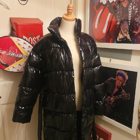 PrettyLittleThing Black High Shine Belted Maxi Coat - Gloss Finish - Picture 7 of 10